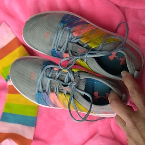 Youth Under Armour rainbow colors shoes size 2.5Y - Picture 4 of 9